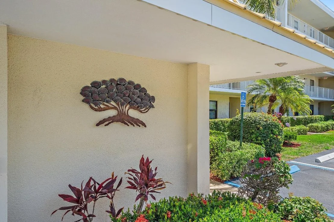 Photo of Unit 203C at 300 N Highway A1a