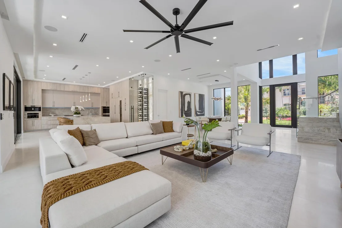 Photo of 948 Banyan Drive