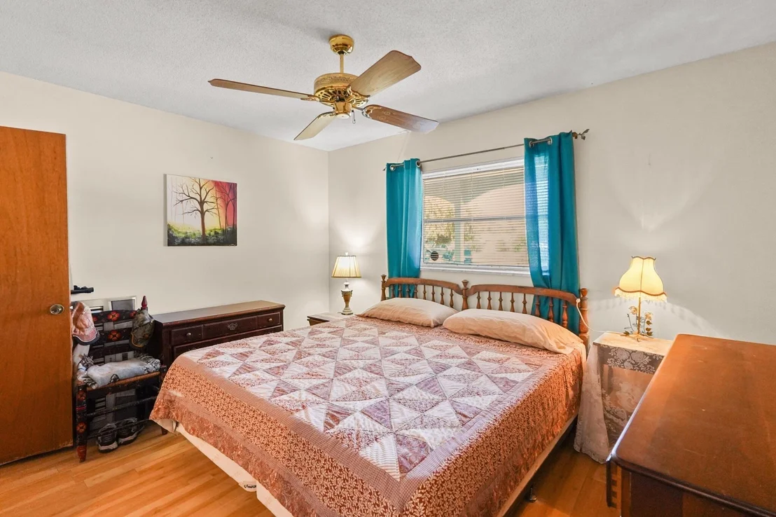 Photo of 1515 CRESCENT Drive