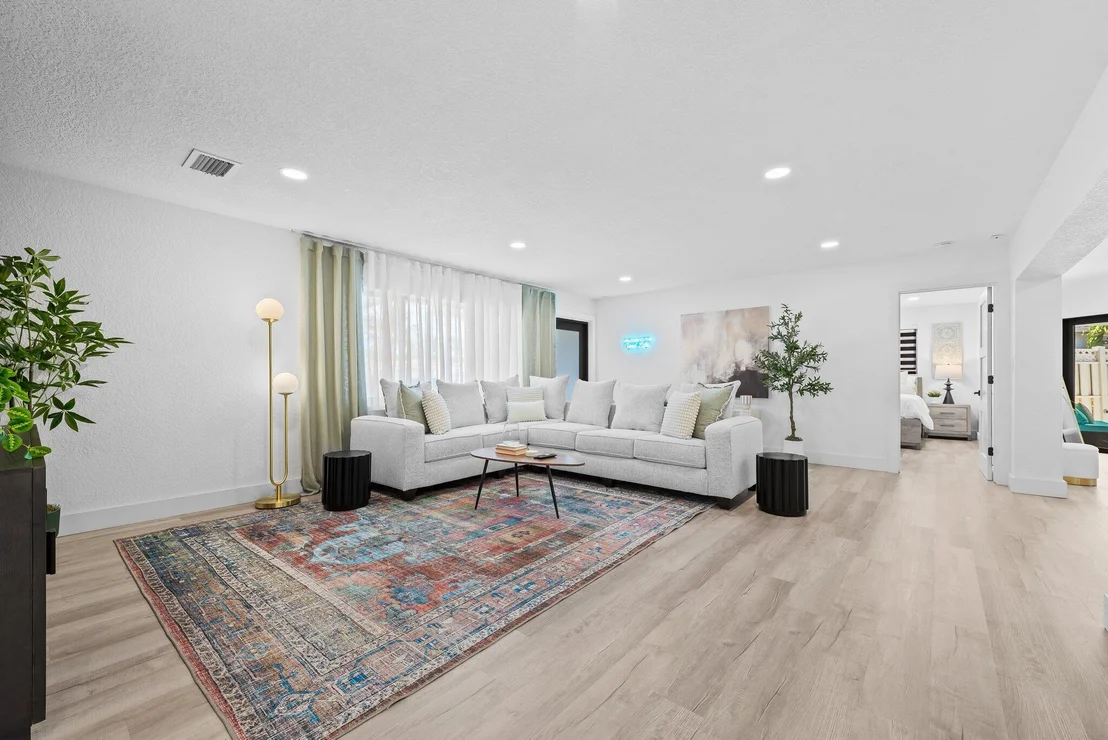 Photo of 581 SE 5th Avenue