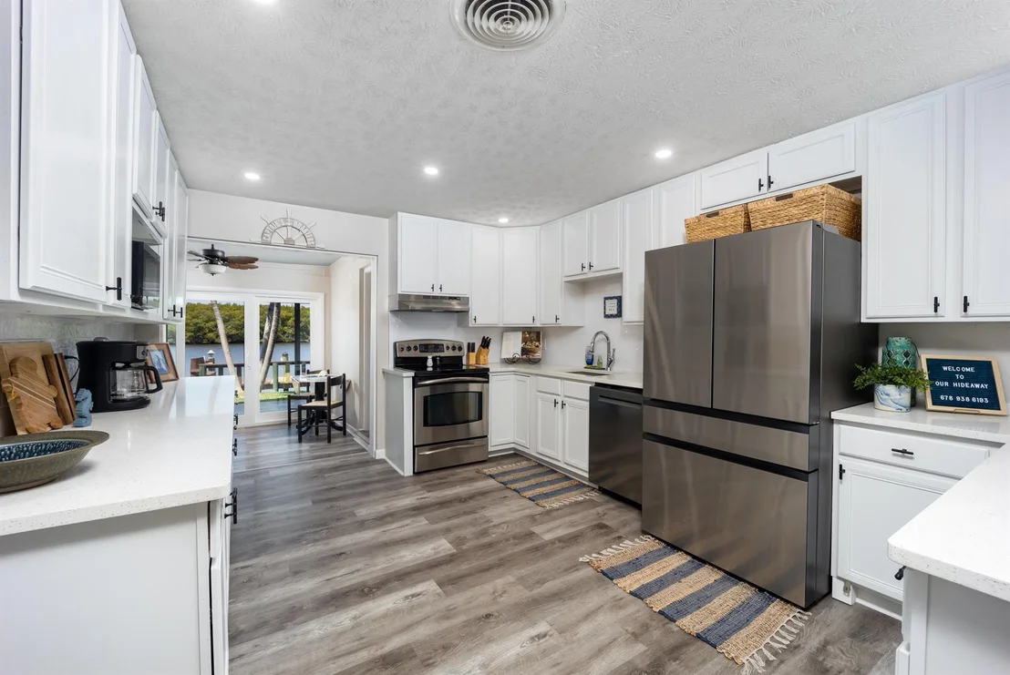 Photo of 140 SW Hideaway Place