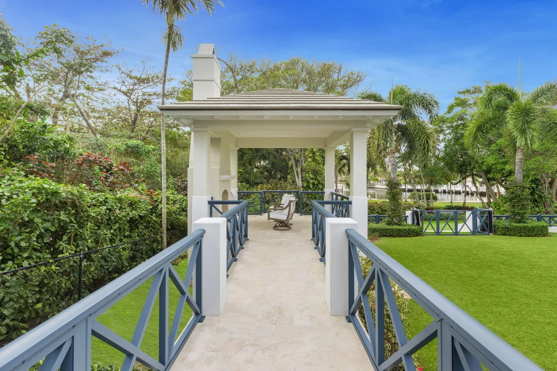 Photo of 1222 N Ocean Boulevard