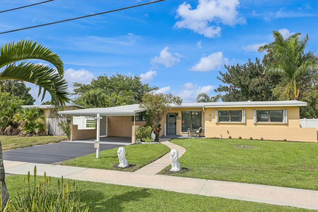 Photo of 220 Greenbrier Drive