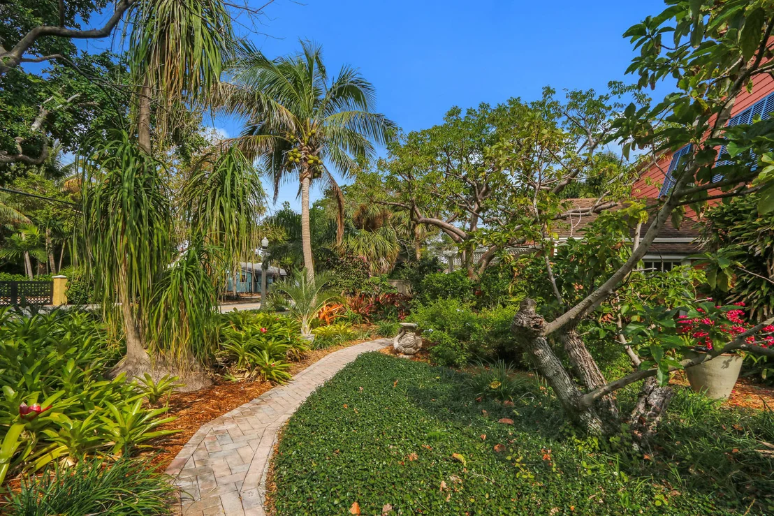 Photo of 243 Pershing Way