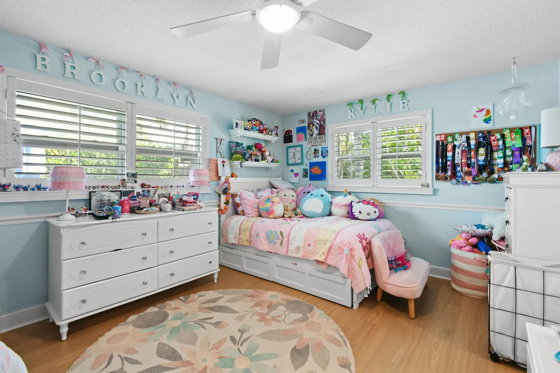 Photo of 106 Windsor Road E