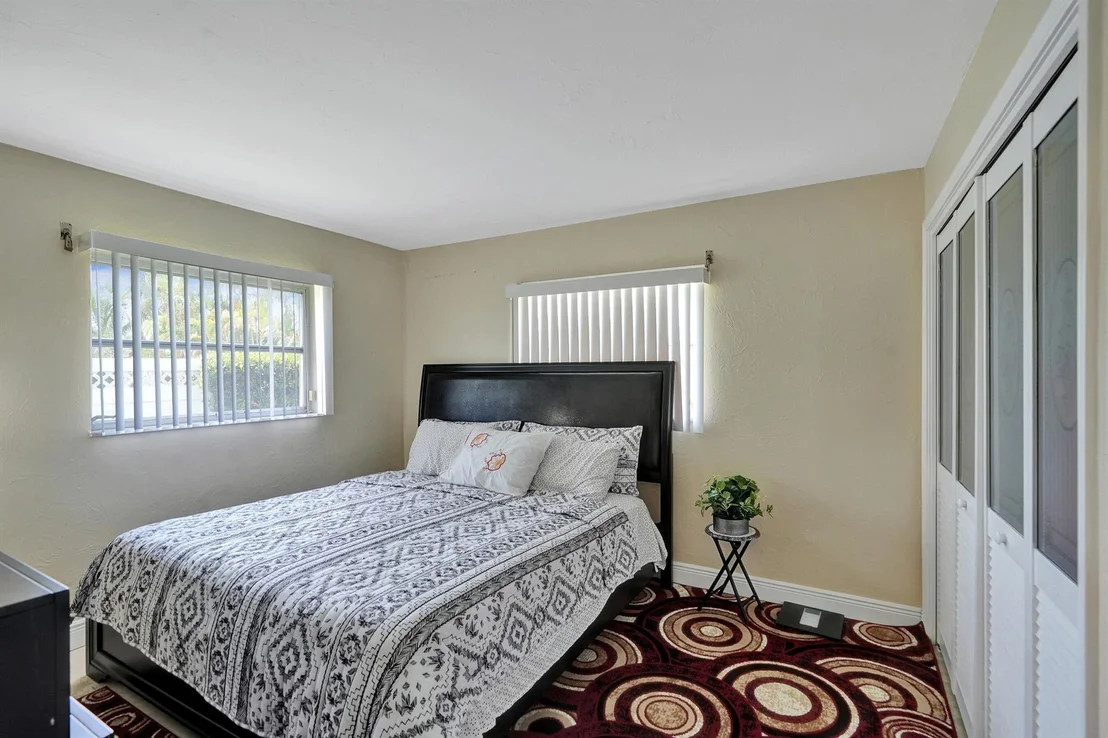 Photo of 802 NW 69th Terrace