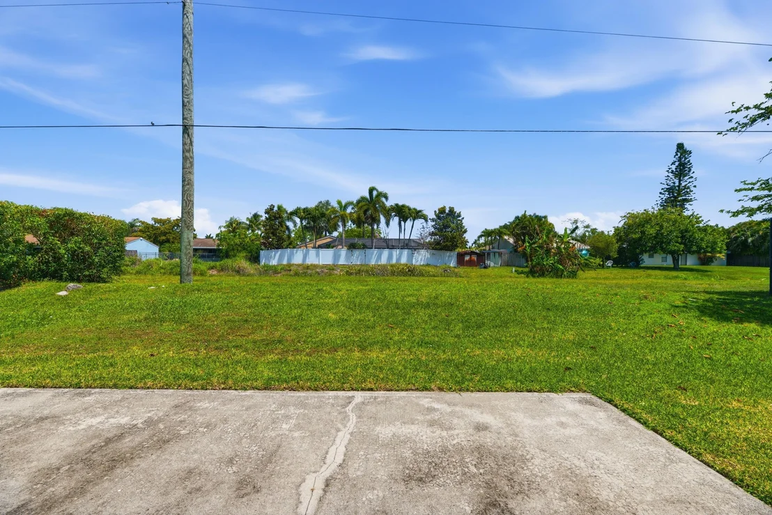 Photo of 5233 Rosen Boulevard