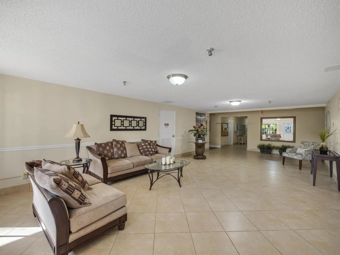 Photo of Unit 103E at 300 N Highway A1a