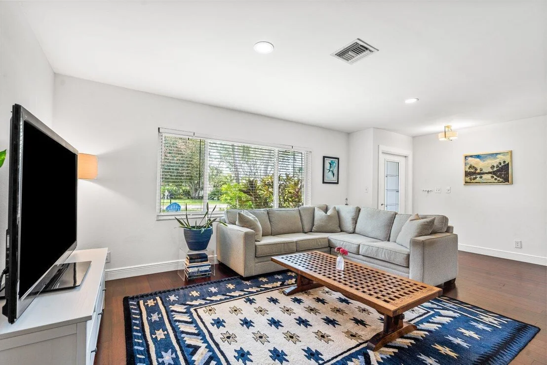 Photo of 609 Heron Drive