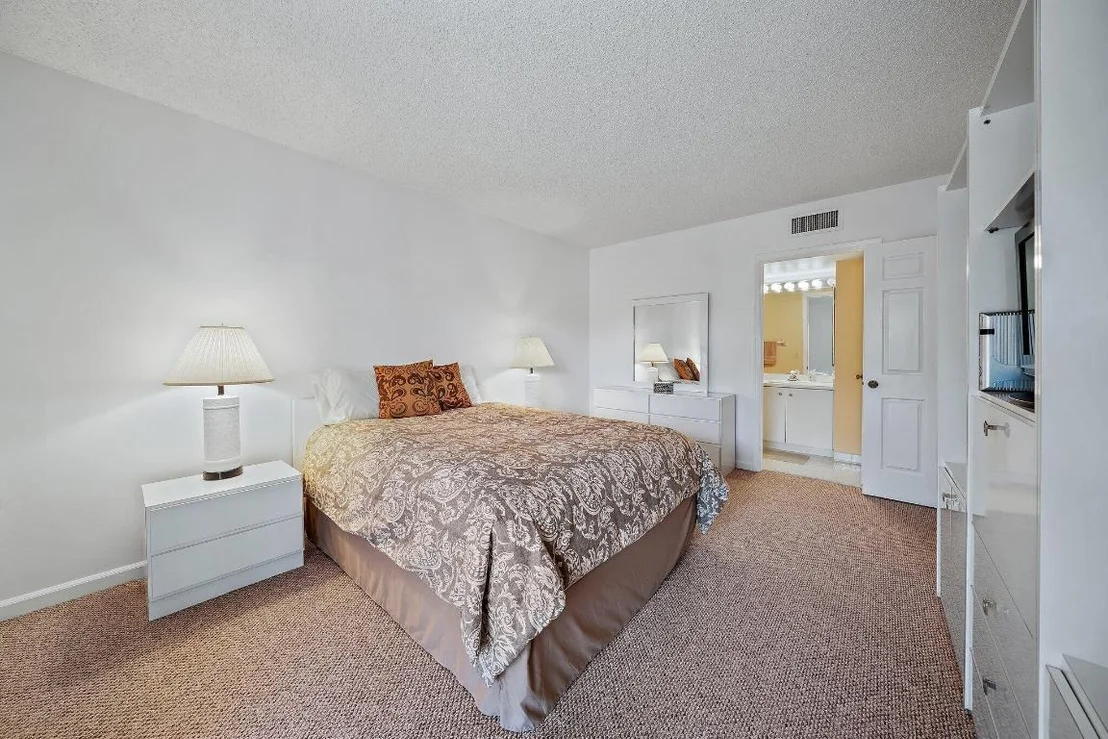 Photo of Unit 203C at 300 N Highway A1a
