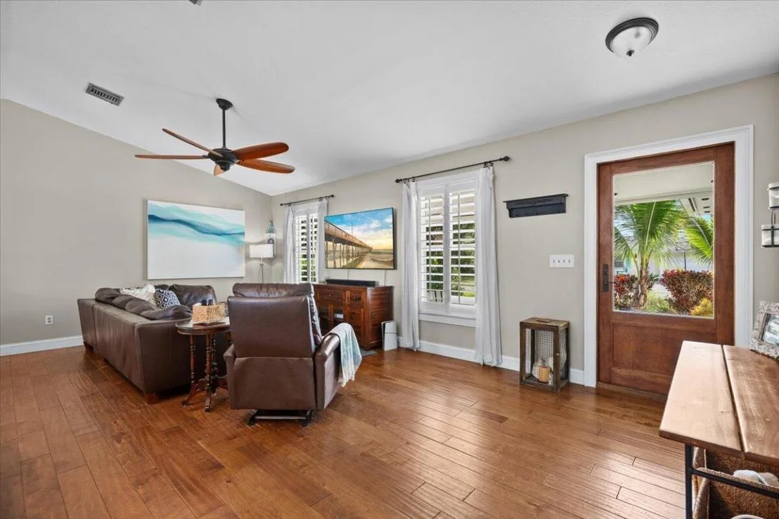 Photo of 443 Beacon Street