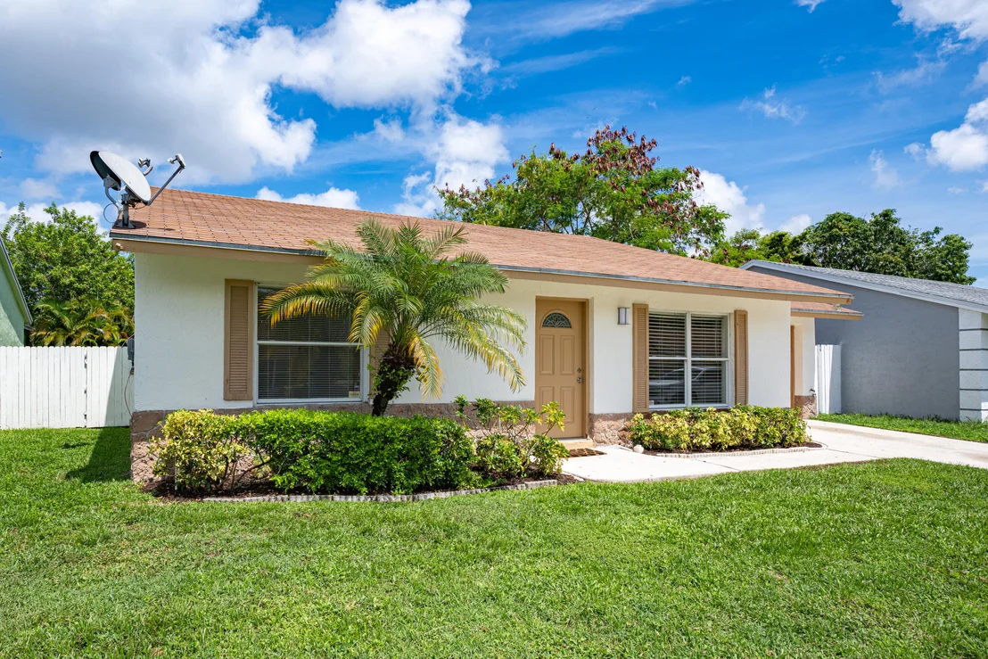 Photo of 5921 Ithaca Circle W