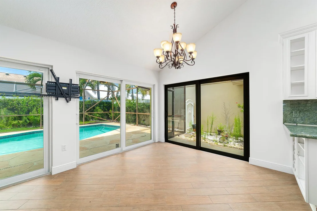 Photo of 418 River Edge Road