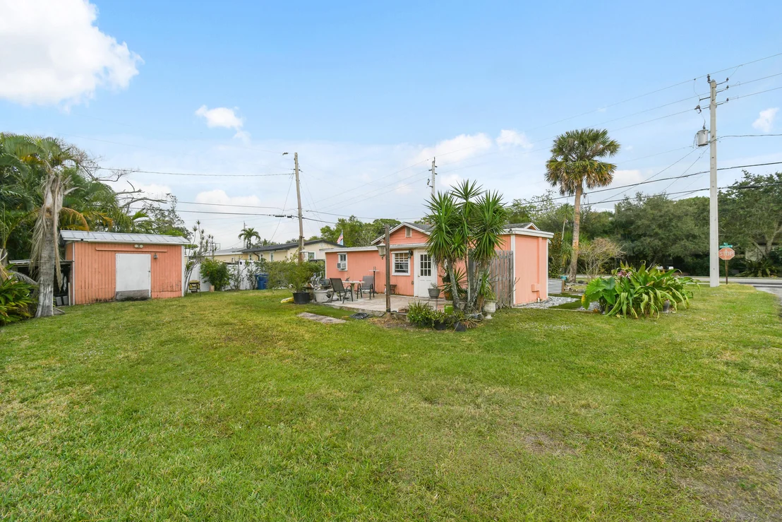 Photo of 302 N Loxahatchee Drive
