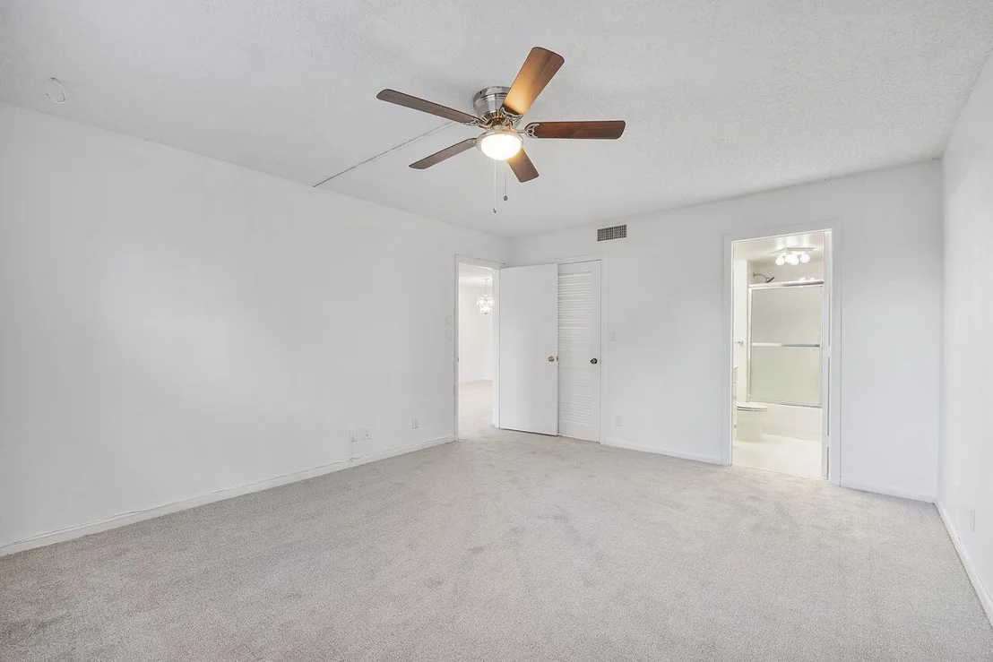 Photo of Unit 508 at 1075 RIVERSIDE Drive