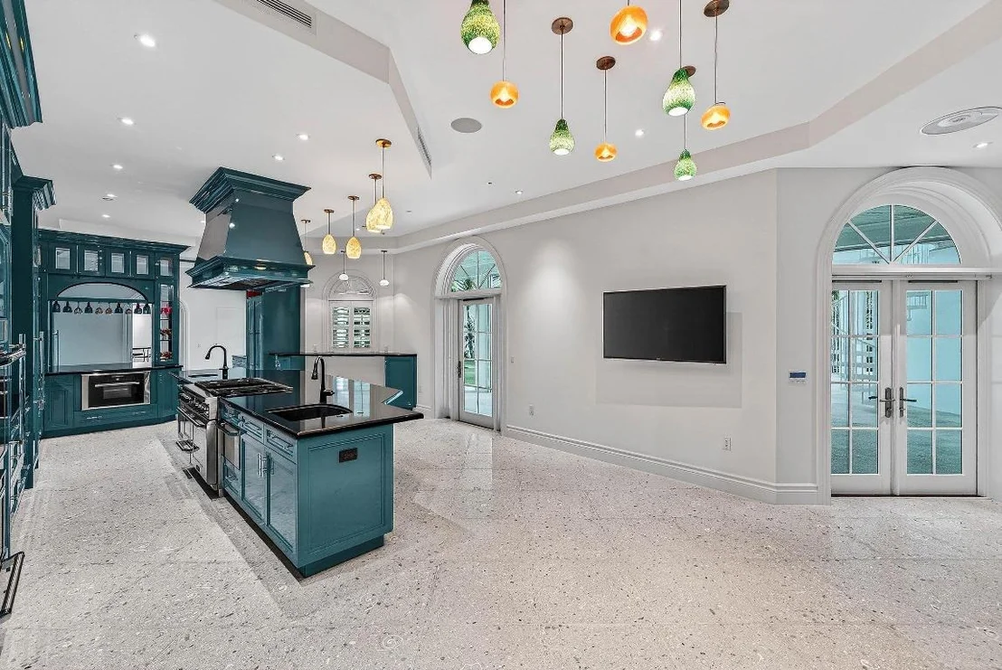 Photo of 720 N Ocean Boulevard