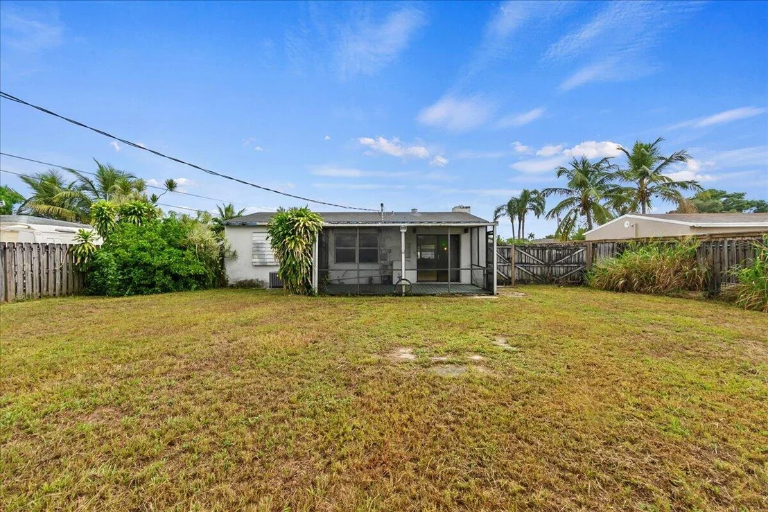 Photo of 725 Elm Road