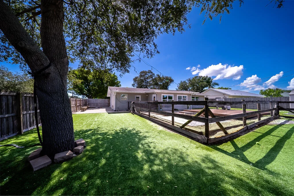 Photo of 425 Erie Drive