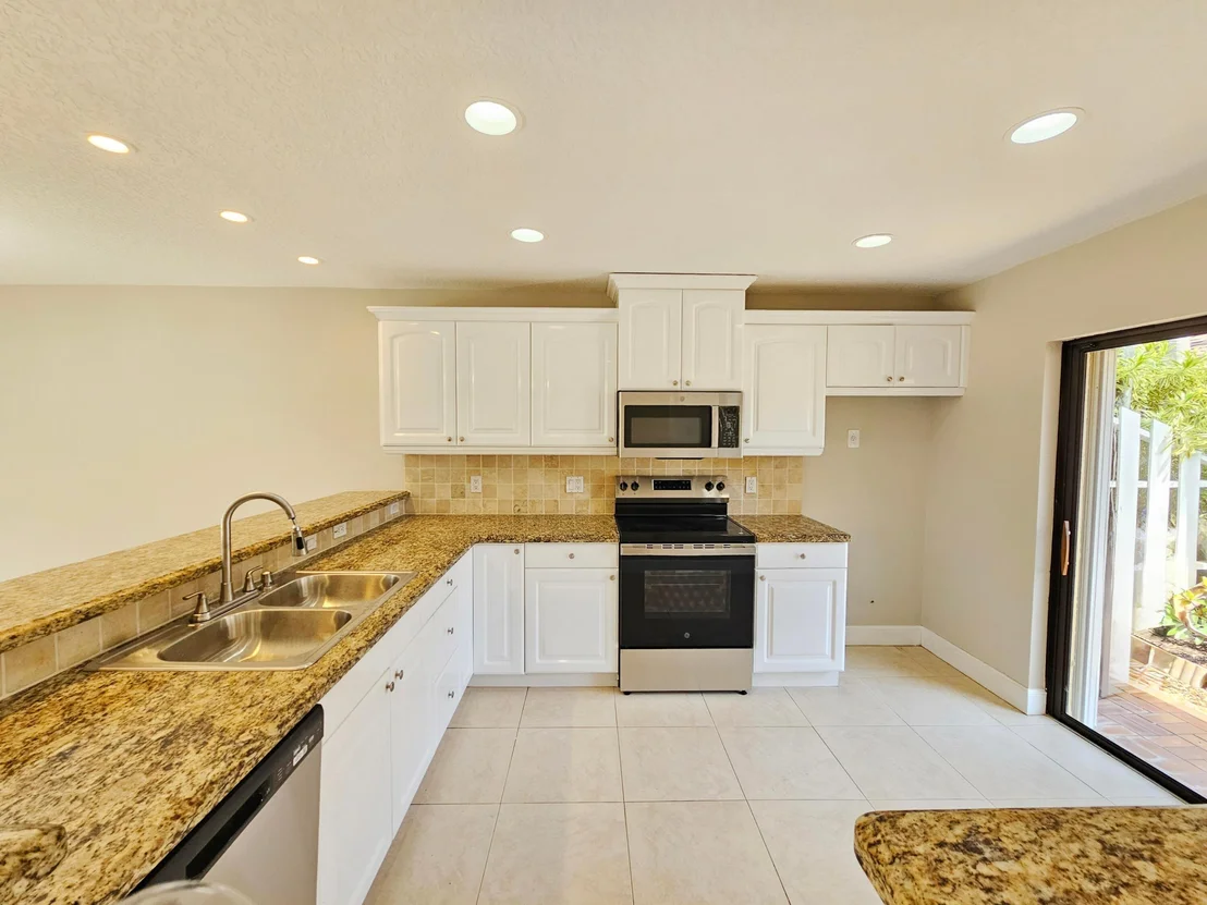 Photo of 17200 Fownes Crescent