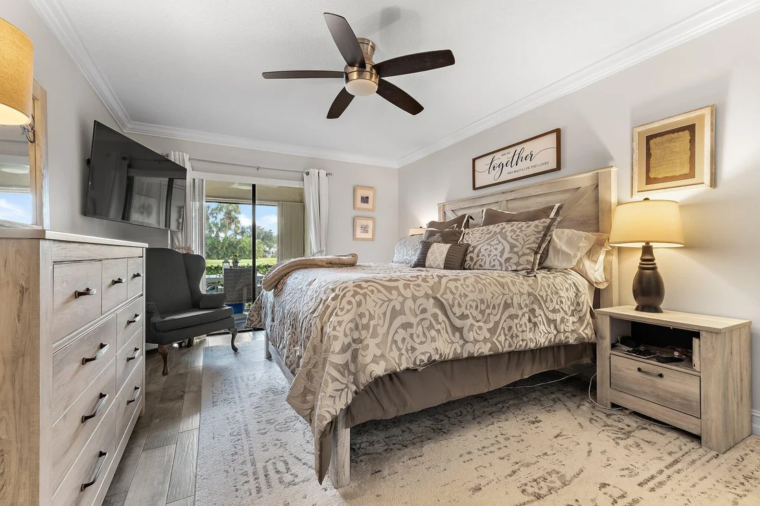Photo of Unit B at 1201 Pinecrest Circle