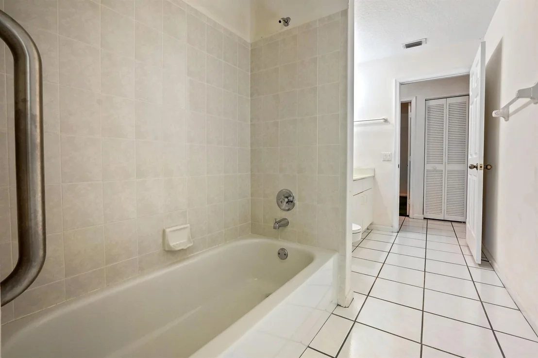 Photo of 1112 Hatteras Circle