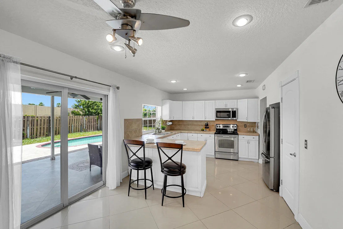Photo of 555 NW 50TH Place