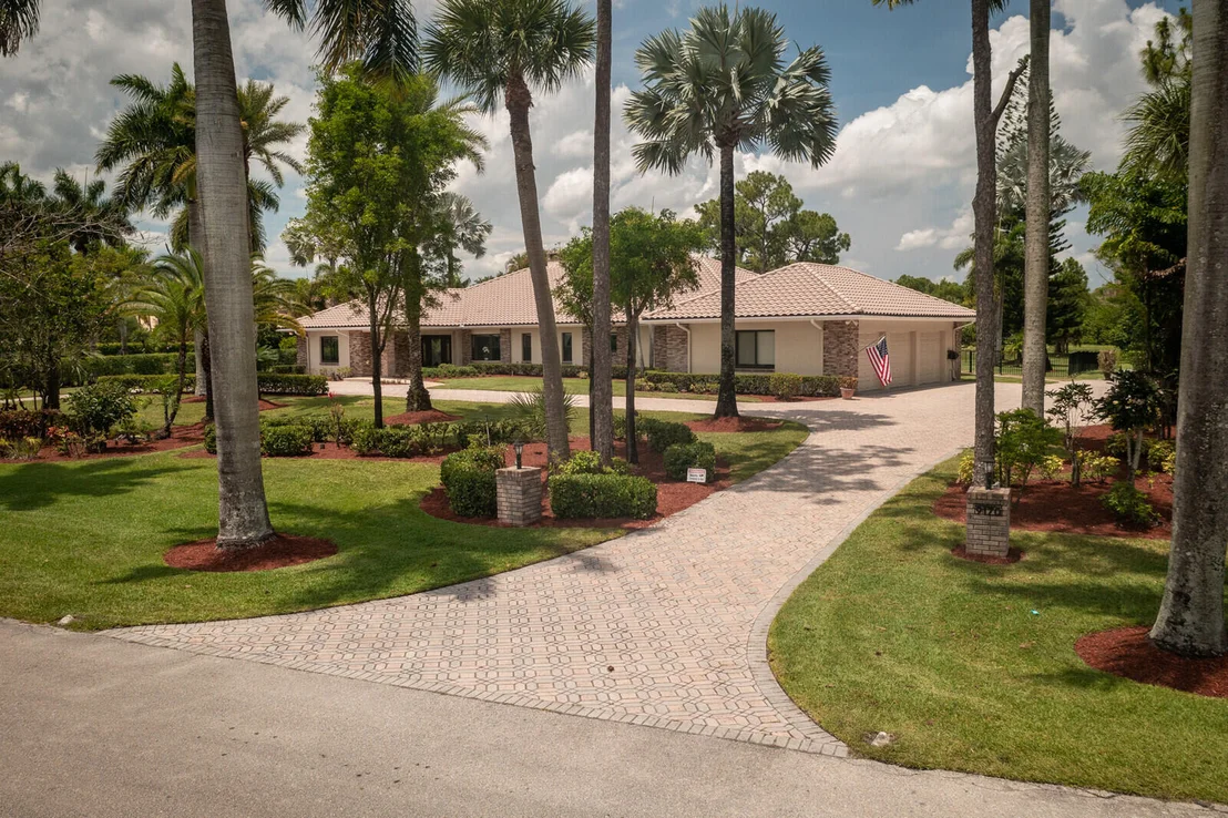 Photo of 9170 Dundee Drive Drive