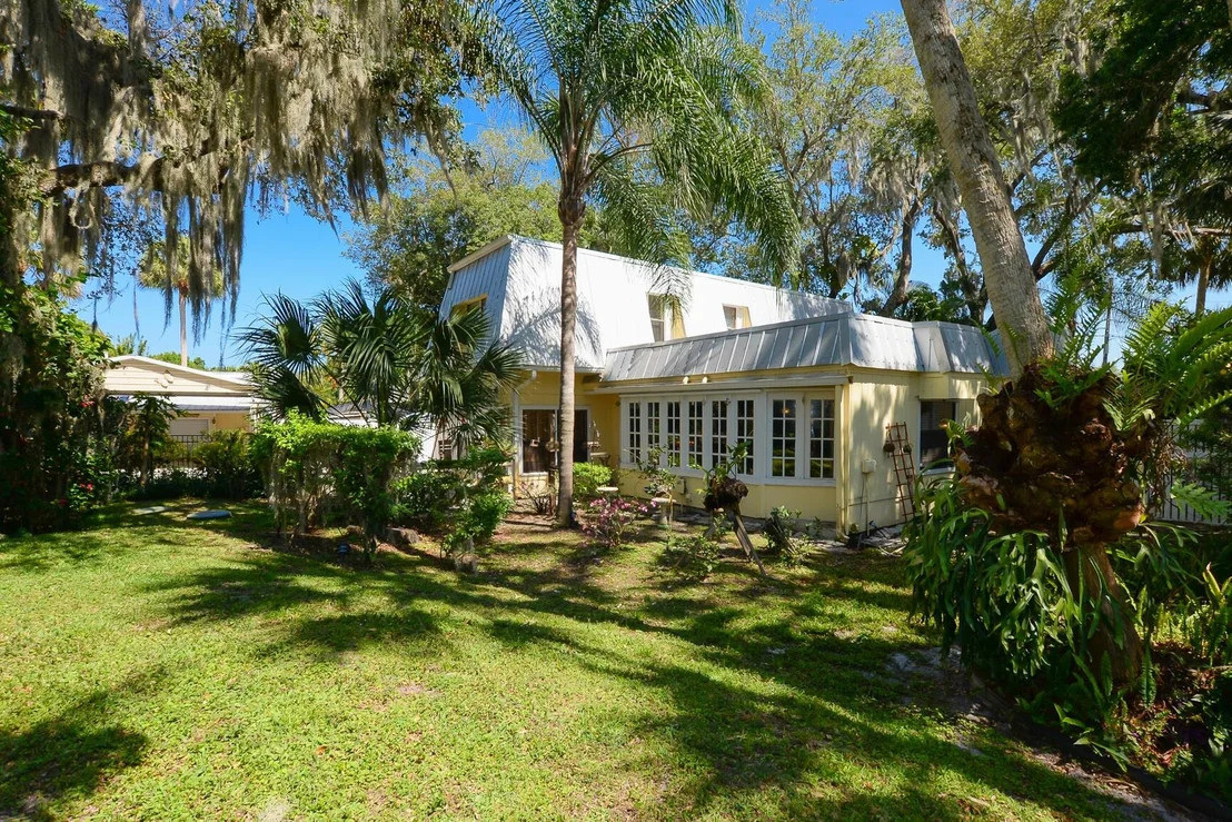 Photo of 576 SW Rustic Circle