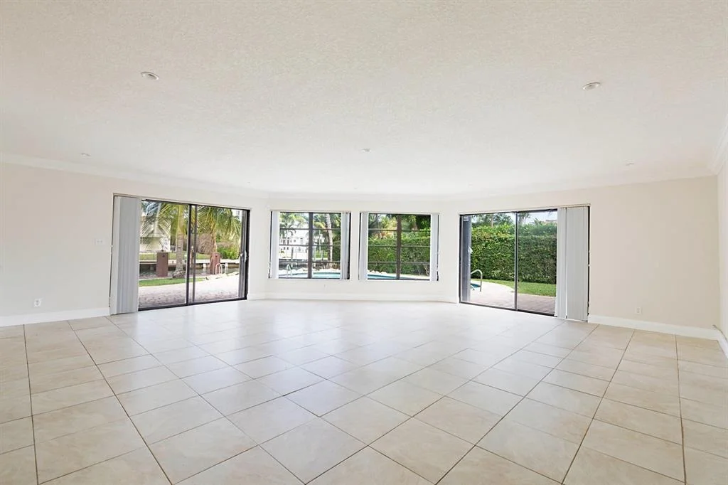 Photo of 925 Allamanda Drive