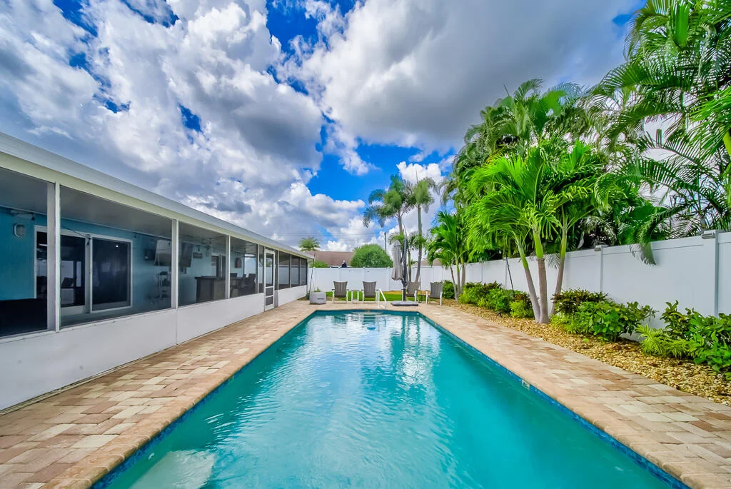 Photo of 841 NW 8th Way