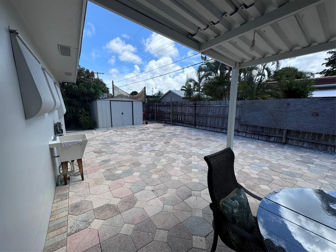 Photo of 3221 NE 9th Te