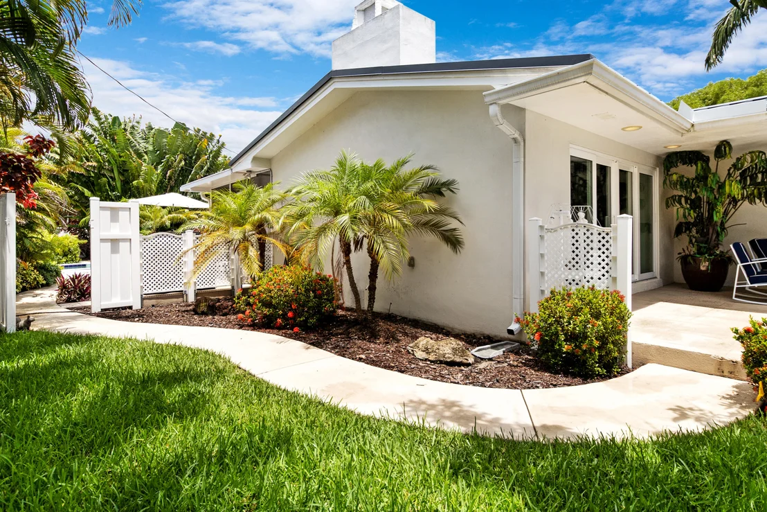 Photo of 3240 Lakeview Drive