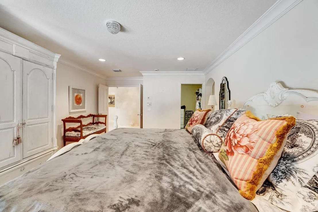 Photo of 4590 Live Oak Boulevard