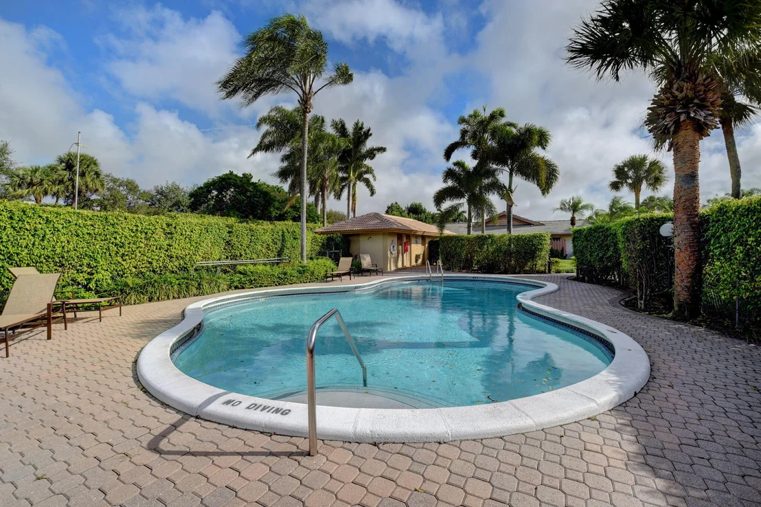 Photo of 6928 Villas Drive W