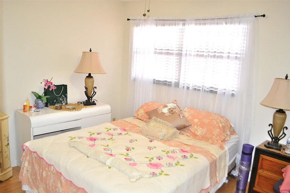 Photo of 570 Lakeside Circle