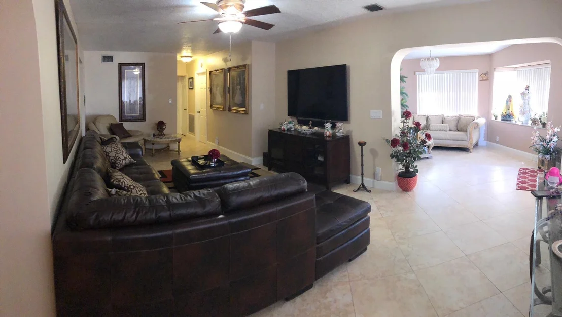 Photo of 819 Colonial Road