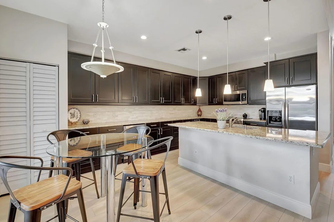 Photo of 7613 Charing Cross Lane