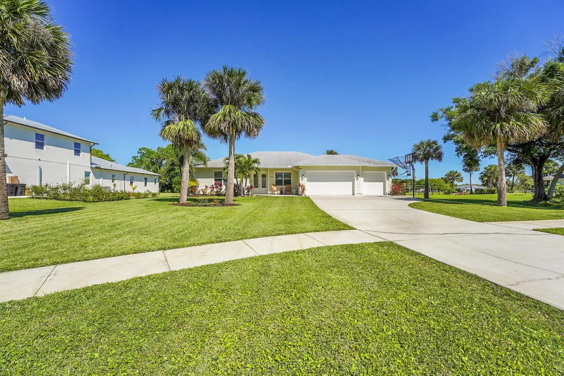 Photo of 1404 Lone Pine Drive