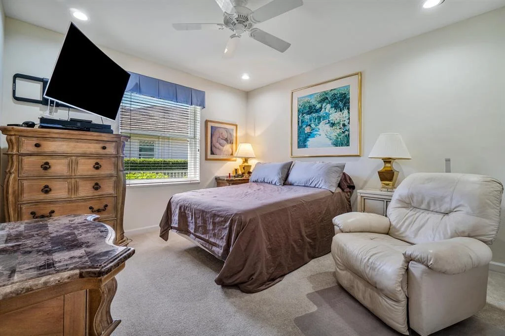 Photo of 113 N River Drive E
