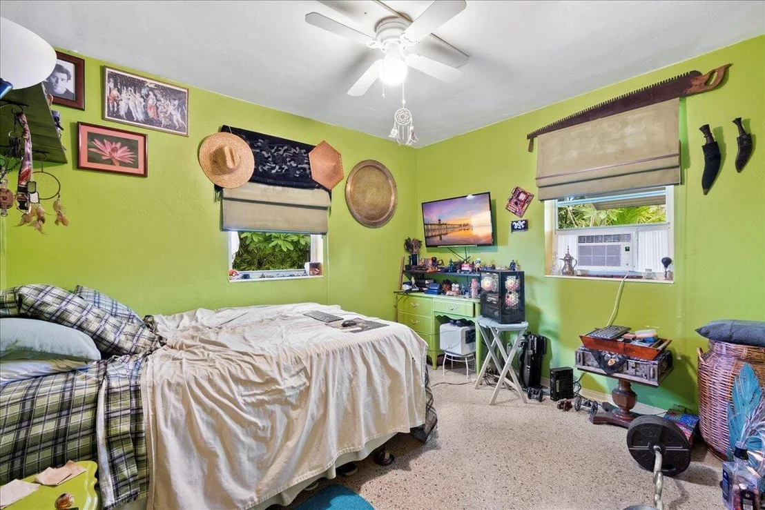 Photo of 1402 S Seacrest Boulevard