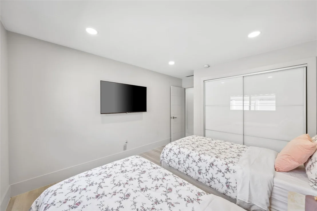 Photo of 2901 NE 46th Street