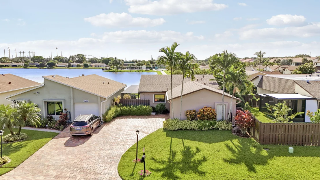 Photo of 5481 Mirror Lakes Boulevard