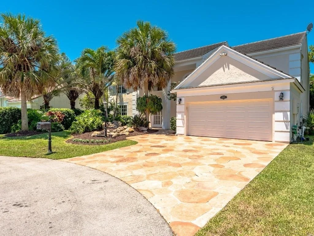 Photo of 7650 Live Oak Drive