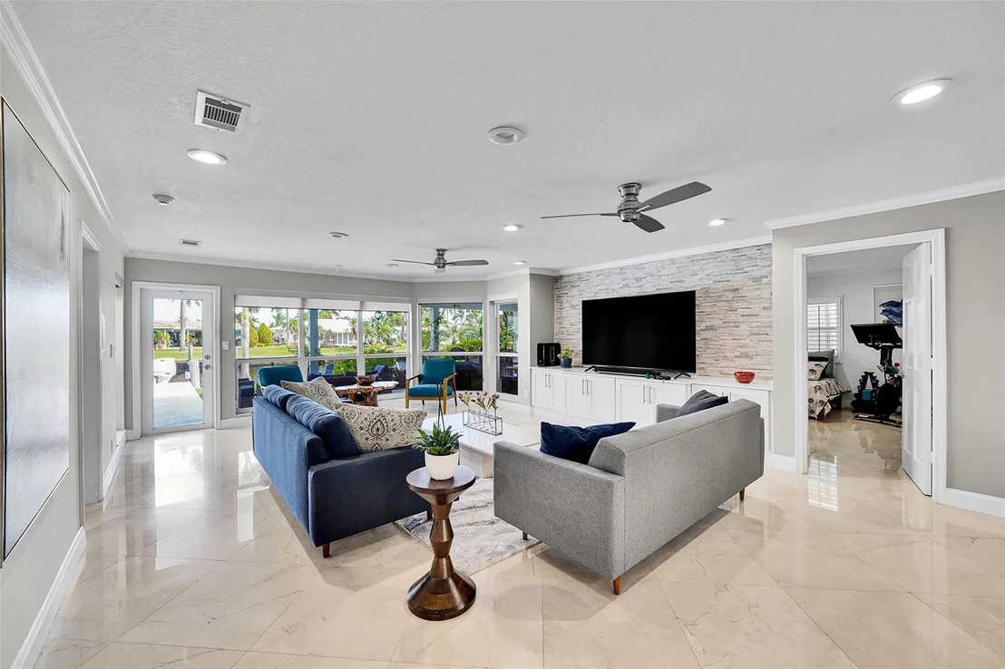 Photo of 340 SE 5th Avenue