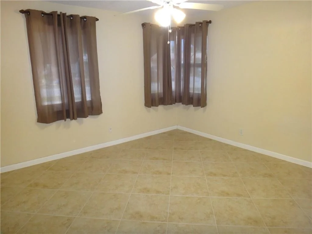 Photo of 900 NE 23rd Place