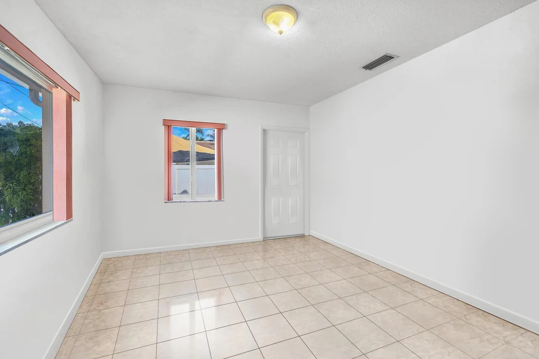 Photo of 2785 SE 4th Street