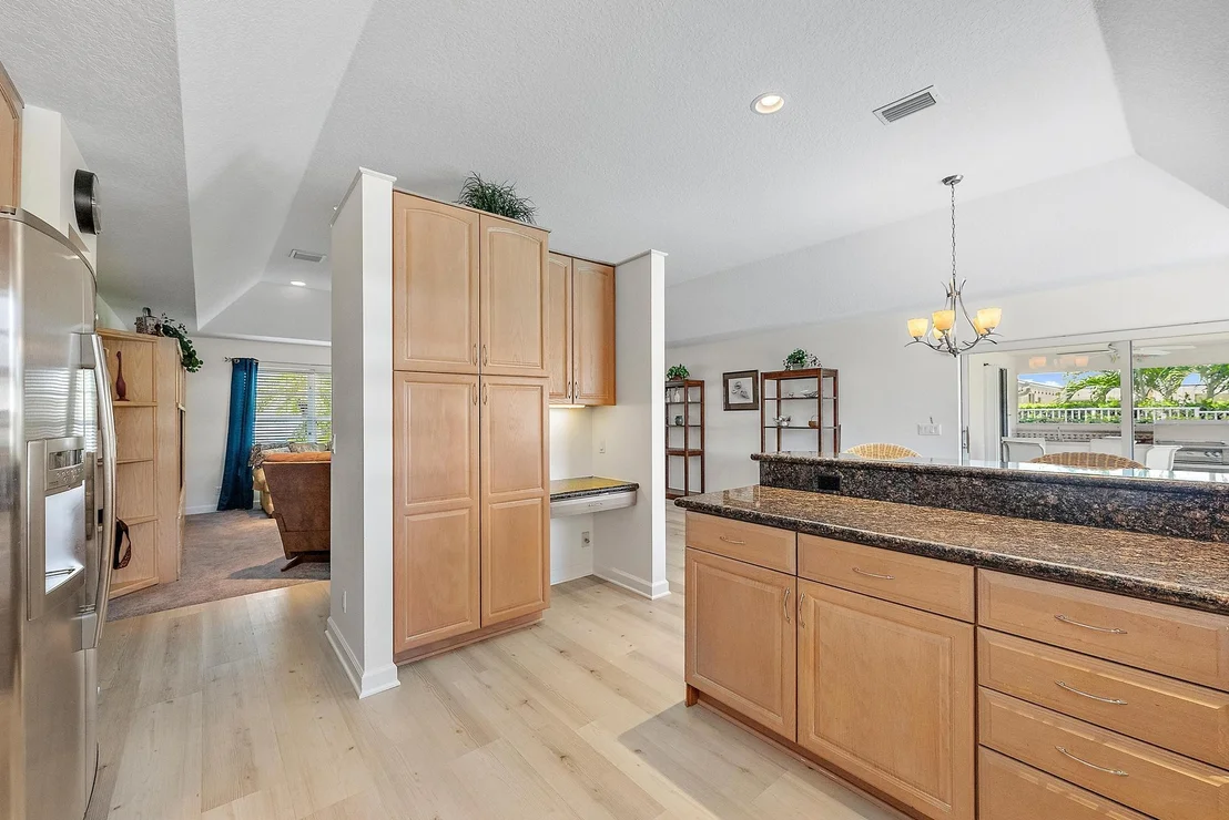 Photo of 925 Dolphin Drive