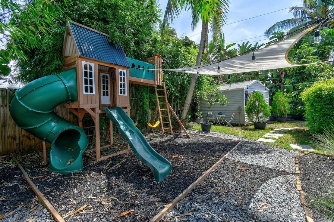 Photo of 20 Windsor Road E