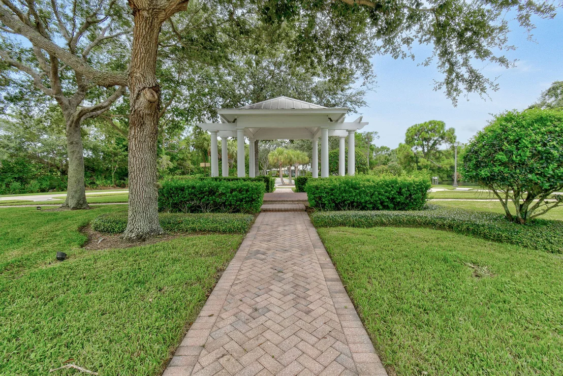 Photo of 256 W Bay Cedar Circle
