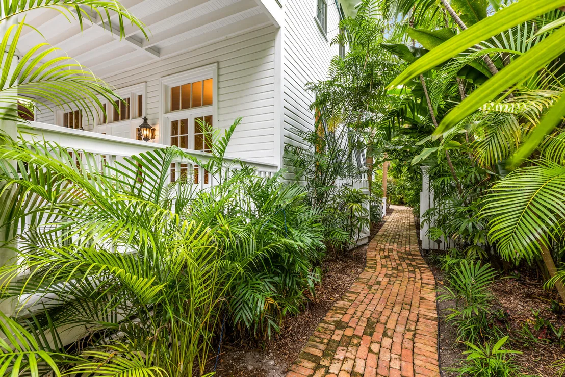 Photo of 328 Whitehead Street